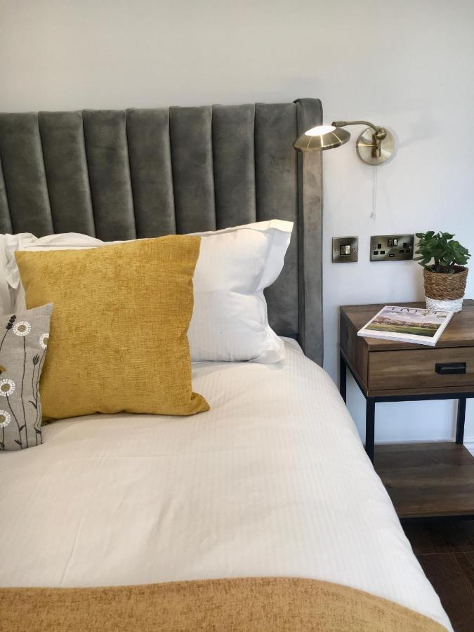 Upstairs At 33 - Self Check In Boutique Accommodation In Worcester Centre Eksteriør billede