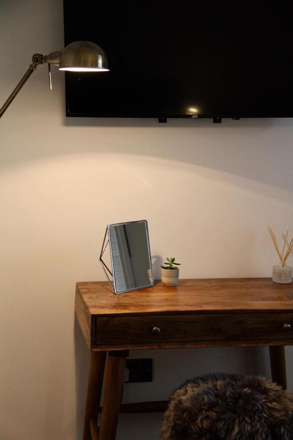 Upstairs At 33 - Self Check In Boutique Accommodation In Worcester Centre Eksteriør billede