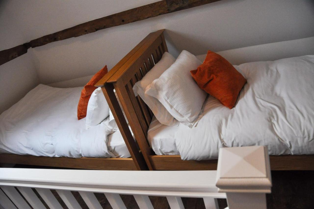 Upstairs At 33 - Self Check In Boutique Accommodation In Worcester Centre Eksteriør billede