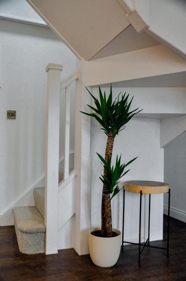 Upstairs At 33 - Self Check In Boutique Accommodation In Worcester Centre Eksteriør billede
