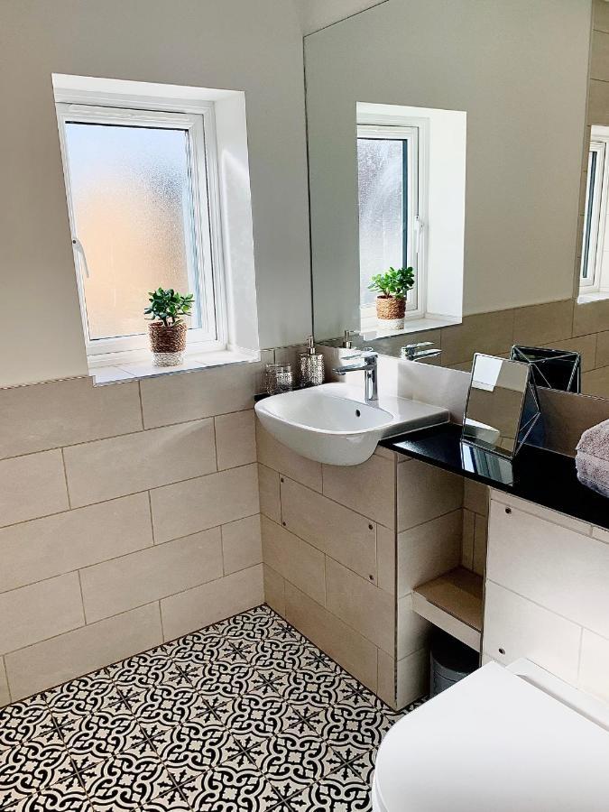 Upstairs At 33 - Self Check In Boutique Accommodation In Worcester Centre Eksteriør billede